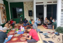 rapat warga