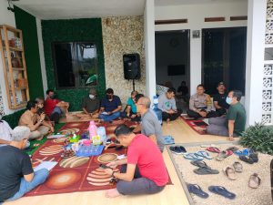 rapat warga