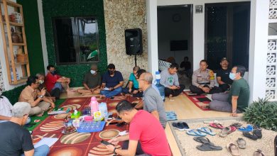 rapat warga