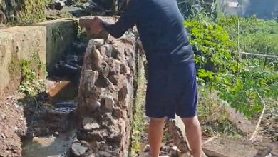 Badan tembok roboh tak kuat menahan banjir yang membawa material sampah